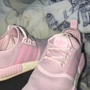 Pink nmds